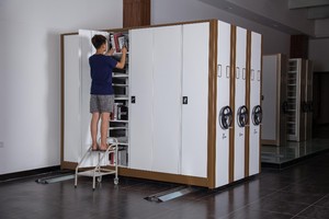 Rayonnage mobile en acier Offre Spéciale Support d'archives manuel à cadre dense Mobilier de bibliothèque compact au design moderne pour étagères mobiles - Product Image 2