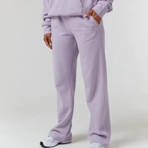 Conjunto de chándal extragrande personalizado para mujer, sudadera con capucha de forro polar grueso y pantalones jogger, corte holgado informal, cálido para invierno - Product Image 5