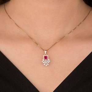 สร้อยคอจี้เพชรทรงสี่เหลี่ยมสีทองทับทิมสุดหรู สร้อยคอทองคำทรงหยดน้ำสำหรับผู้หญิง เครื่องประดับเพชรคลาสสิก - Product Image 1