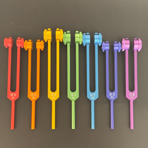 Juego de diapasones de 7 chakras Mars International: Aluminio ponderado con mazo y bolsas. - Product Image 2