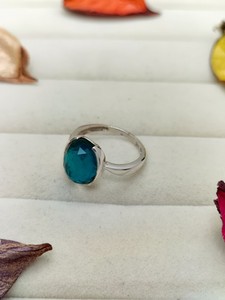 Bague en Titane et Quartz Indicolite, Bijou Distinctif en Pierre Naturelle, Pièce d'Exception Raffinée, Bague Cocktail Artisanale pour Femme - Product Image 3