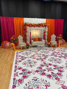 Columpio Blanco para Decoración de Ceremonias de Mehndi y Haldi con Cortinas y Arreglos Florales, Decoración Elegante para Fiestas de Henna, Columpio Jhula - Product Image 5