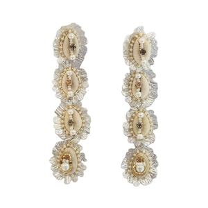 Cuentas bordadas a mano para mujeres, joyería hecha a mano, pendientes de conchas de cauri - Product Image 1