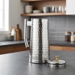Carafe à eau en acier inoxydable martelé avec couvercle et poignée |   Pichet élégant pour servir l'eau, le jus et pour une utilisation à table - Product Image 6