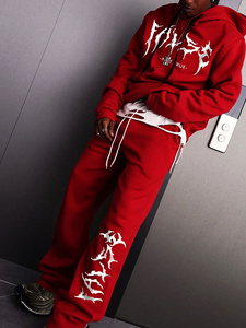 Ensemble de survêtement rouge pour homme à capuche avec imprimé gothique blanc, sweat-shirt à manches longues et pantalon à cordon de serrage, style streetwear - Product Image 3