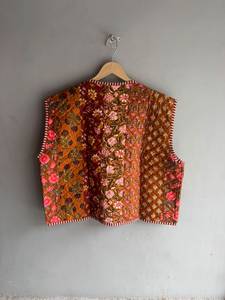 Chaleco Acolchado de Algodón con Estampado de Patchwork para Mujer, Chaqueta sin Mangas con Cuello Abotonado, Estilo Veraniego, Estampado a Mano, Reversible, REGALO PARA ELLA - Product Image 6