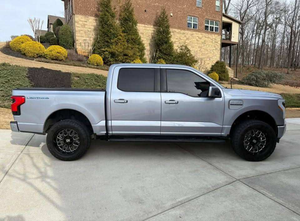 Camioneta eléctrica usada de tamaño completo, modelo 2022, versión Premium Platinum - Product Image 6