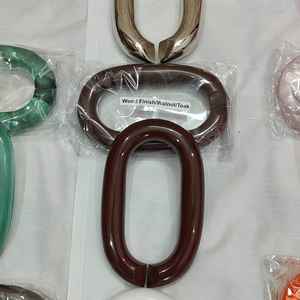 ขายส่งของตกแต่งผนังแบบโซ่เชื่อมต่อทำจากเรซิ่นใสที่เป็นมิตรกับสิ่งแวดล้อมและปรับแต่งได้ - Product Image 2