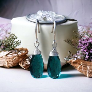 Boucles d'oreilles pendantes en tourmaline Paraiba, argent sterling, pierre de naissance d'octobre, bijoux élégants, cadeau pour femme - Product Image 1