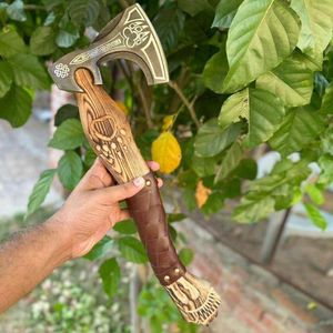 Hache Viking de qualité industrielle à lame courte en acier Damas, manche en bois de frêne, gravure de lion, 18 pouces - Product Image 3