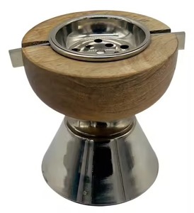 Brûleur à Bakhoor en laiton découpé, style Tour Forte du Moyen-Orient, avec base en bois foncé cannelé, encensoir Fort - Product Image 5