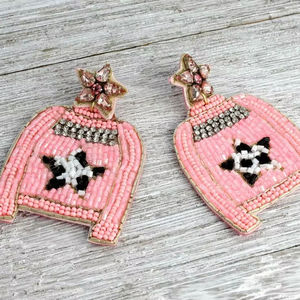 Boucles d'oreilles créoles personnalisées en forme de mini t-shirt, brodées de perles de rocaille, style bohème, pendantes, pour mariage, bijoux ethniques et festifs - Product Image 1