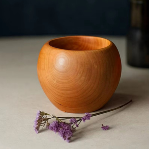 Elegante Tazón de Madera Hecho a Mano con Madera de Pera Natural y Bambú, con un Tono Cálido y una Textura Orgánica Suave, Decorativo para Bodas - Product Image 4