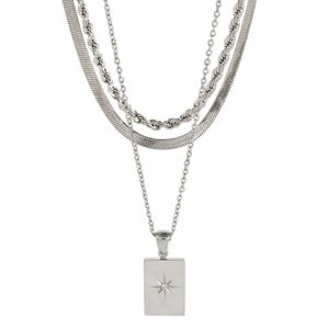 Collar Minimalista con Colgante de Estrella Geométrica de Acero Inoxidable Chapado en Oro de 18K con Circonita - Product Image 6