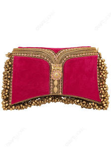 กระเป๋าคลัทช์เจ้าสาวกำมะหยี่สีบานเย็นงานแฮนด์เมดจากอินเดีย พร้อมหูจับประดับลูกปัดสีทอง แต่งขอบกุงรู ทรงแข็งแรง ใช้ได้ทั้งงานแต่งงานและงานกลางคืน รับผลิตแบบ OEM - Product Image 2