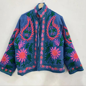 Veste courte en coton brodée Suzani bleue pour femme, motif floral rose, style bohème ethnique, faite à la main - Product Image 1