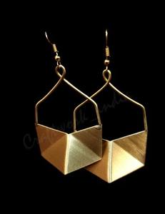 Pendientes colgantes de diseño geométrico chapados en oro de excelente calidad, joyería moderna para mujer, para fiestas, a precio de mayoreo. - Product Image 4