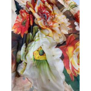 Sari de Chifón con Diseño Floral y Estampado Digital para Fiestas, con Detalles Hechos a Mano - Product Image 1