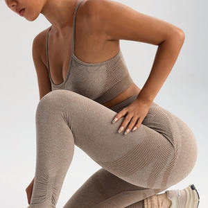 Conjunto de yoga sexy de 2 piezas para mujer, ligero, transpirable, a prueba de golpes, sujetador deportivo con espalda cruzada, cintura alta, efecto levantacola, parte delantera sólida - Product Image 2