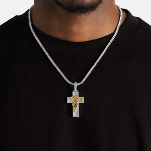 Pendentif Croix de Jésus Bicolore |   Croix sertie de pierres avec visage de Jésus en or |   Collier de luxe Hip Hop avec pendentif religieux - Product Image 3