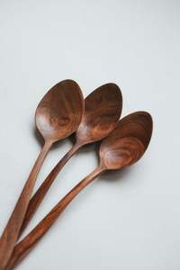 Juego de cucharas de cocina de madera maciza con espátula, cuchara para sopas, espátula volteadora y cuchara para mezclar, para cocinar en la cocina. - Product Image 4