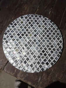 Sous-plat en nacre de coquillage fait à la main par des artisans indiens pour la décoration de table - Product Image 5