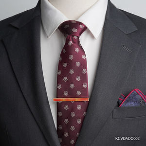 Pisacorbatas para Hombre Chapado en Oro de 18K con Ágata Roja - Piedra Preciosa Natural de Feng Shui para la Confianza y el Poder |   KCVDADO002 |   Tinh Vu Vietnam - Product Image 4