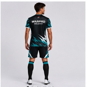 Tenue de football personnalisée, ensemble sportif haute performance, maillot et short de football, tissu flexible et respirant pour adultes, jeunes et clubs. - Product Image 4