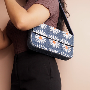 Bolso Bandolera con Diseño de Flores de Cuentas para Mujer, Estilo Bohemio, con Solapa Plegable, Hecho a Mano con Cuentas de Semillas, Tendencia de Moda, Uso Diario - Product Image 3