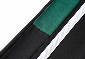 Conjunto Deportivo Unisex a Rayas Negro, Verde y Blanco, Pantalones Deportivos con Cremallera de Manga Larga y Bolsillos Laterales, Ropa de Otoño - Product Image 4