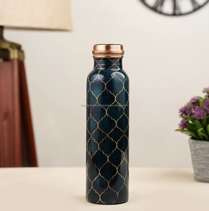 Bouteille d'eau en cuivre pur martelé Bouteille de boisson au design unique d'Inde - Product Image 1