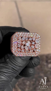 Anillo de Cóctel Piramidal Chapado en Oro Rosa para Hombre AARVA JEWELS con Engaste de Moissanita, Estilo Lujoso - Product Image 3