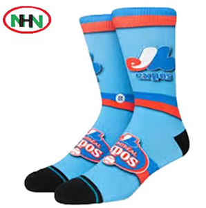 Chaussettes de sport en coton sur mesure avec grip antidérapant, service OEM, tricotées, montantes, durables, logo imprimé sur la semelle et le bord du mollet - Product Image 2