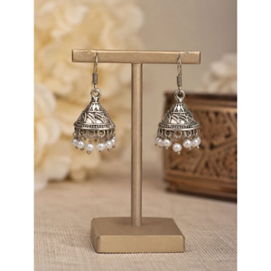 Boucles d'oreilles Jhumki en argent allemand oxydé, dessinées à la main, avec perles, design vintage, pour les fêtes et les occasions spéciales - Product Image 3