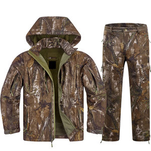 Vêtements d'extérieur durables avec des matériaux résistants, combinaison de chasse pour une utilisation active, combinaison de chasse - Product Image 1