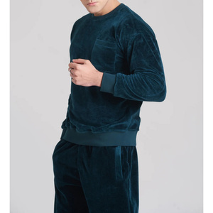 ชุดเสื้อและกางเกงสเวตเตอร์พรีเมียมลายกราฟิก สวมใส่สบาย ทรงโอเวอร์ไซส์ เหมาะสำหรับสตรีทแวร์ ลุคสบายๆ หรือการเดินทาง - Product Image 3