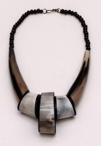Collier à maillons abstraits en corne de buffle de qualité supérieure, fait main, bijou de créateur en corne naturelle, style exclusif - Product Image 1