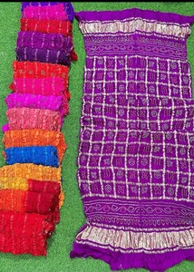 Dupatta Bandhej Ghatchola de Seda Pura Hecha a Mano en India para Mujeres - Product Image 6