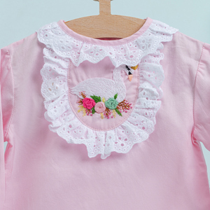 Ensemble bébé fille Chaiko House Machine Embroidery Connect Lace Romper en coton 2 pièces blanc rose manches longues chemise pantalon court - Product Image 2