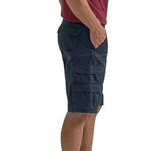 Shorts cargo utilitaires pour hommes, avec design tactique, tissu respirant et ceinture flexible pour une utilisation active. - Product Image 6