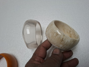 Bracelets en résine époxy de luxe avec logo personnalisé, bracelets en résine élégants et modernes pour femmes, bijoux de mode, prix d'usine - Product Image 2