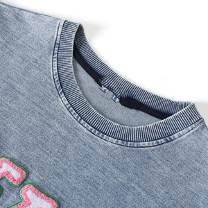 Camiseta Premium 100% Algodón para Chicas, Ropa de Hermandad Griega con Logotipo de Chenilla, Estilo Universitario, Casual y a la Moda - Product Image 3