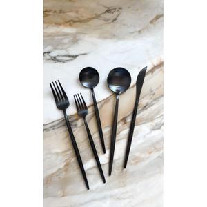 ชุดช้อนส้อมคริสต์มาสสีดำสไตล์เกาหลี ชุดอุปกรณ์รับประทานอาหารทำมือจากสแตนเลสสตีลโบราณ ราคาขายส่ง - Product Image 1