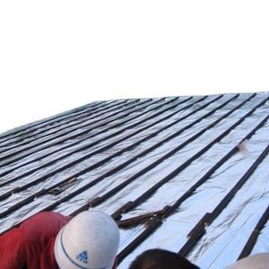 Feuille d'aluminium combinée à un tissu tissé en PE ou une maille en PE comme barrière contre la rayonnement thermique et l'humidité - Product Image 3