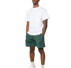 Short de basket-ball décontracté personnalisable pour homme en maille de polyester personnalisée avec motif solide et logo imprimé - Product Image 1