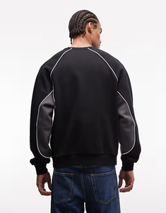 Sweat-shirt à col rond pour homme avec passepoil réfléchissant, coupes et empiècements color-block, coupe ample et manches longues - Product Image 2