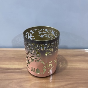 เชิงเทียนเหล็กพร้อมลวดลายสลักสีดำและสีส้ม รูปแบบสัตว์ สำหรับตกแต่ง - Product Image 2