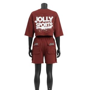 Conjunto de top corto y pantalones cortos cargo para mujer, en felpa de algodón grueso color rojo óxido, con logo personalizado impreso en plastisol, 100% algodón. - Product Image 2