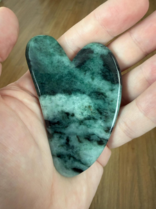 Outil Gua Sha en Jade Naturel Poli en Forme de Cœur pour Massage Facial, Pierre de Sculpture du Visage, Accessoire de Soin et de Bien-être pour la Beauté - Product Image 2
