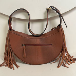 Sac fait main tendance en cuir repoussé à la main Sac à bandoulière simple demi-lune sous les bras Sac à main élégant en cuir de vachette pour femmes - Product Image 5